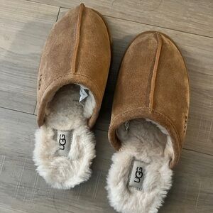UGG slippers, barely worn, size 8